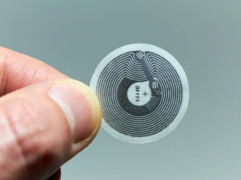 Bagaimana cara pelekat UES NFC?