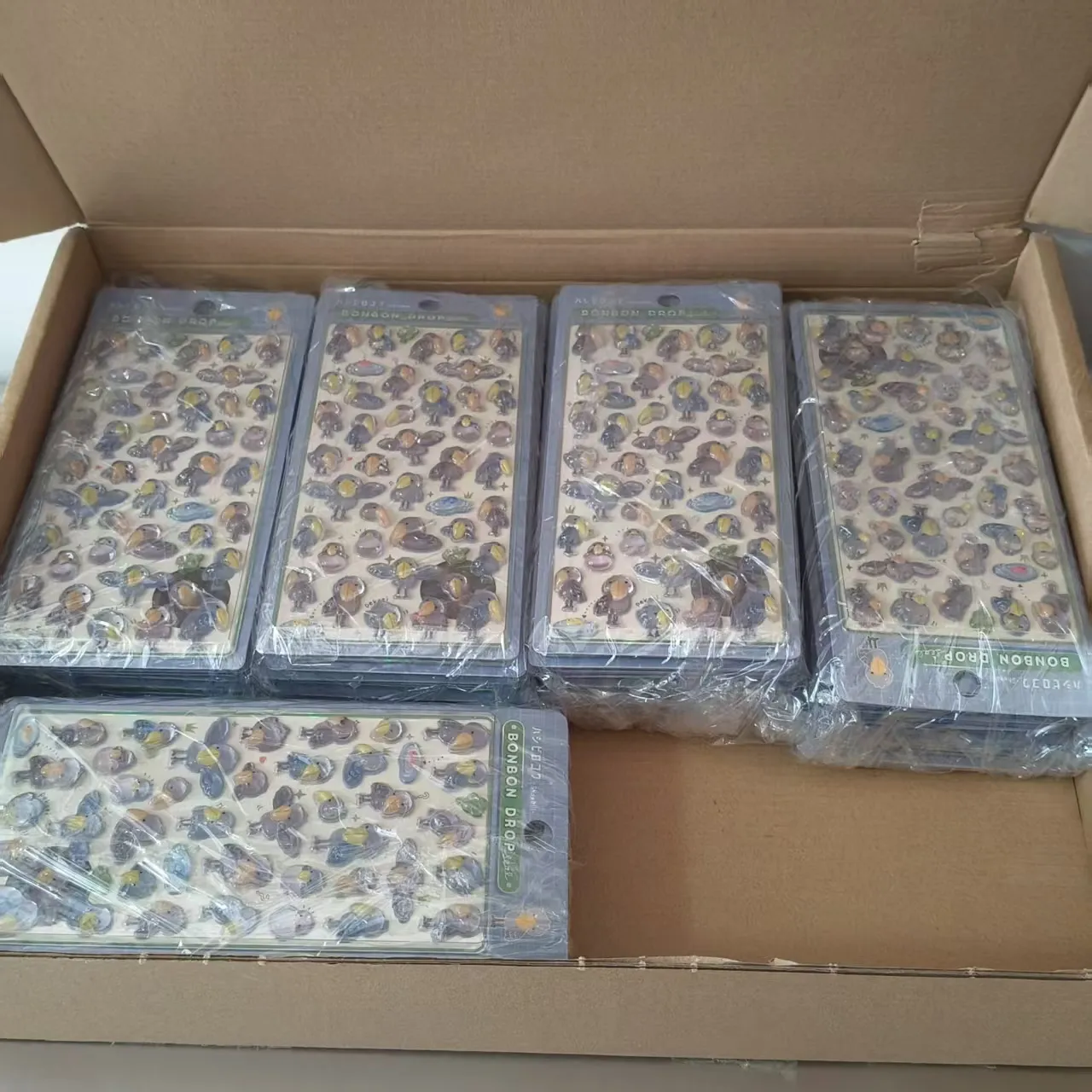 Pelekat embossed anak anda akan dihantar!