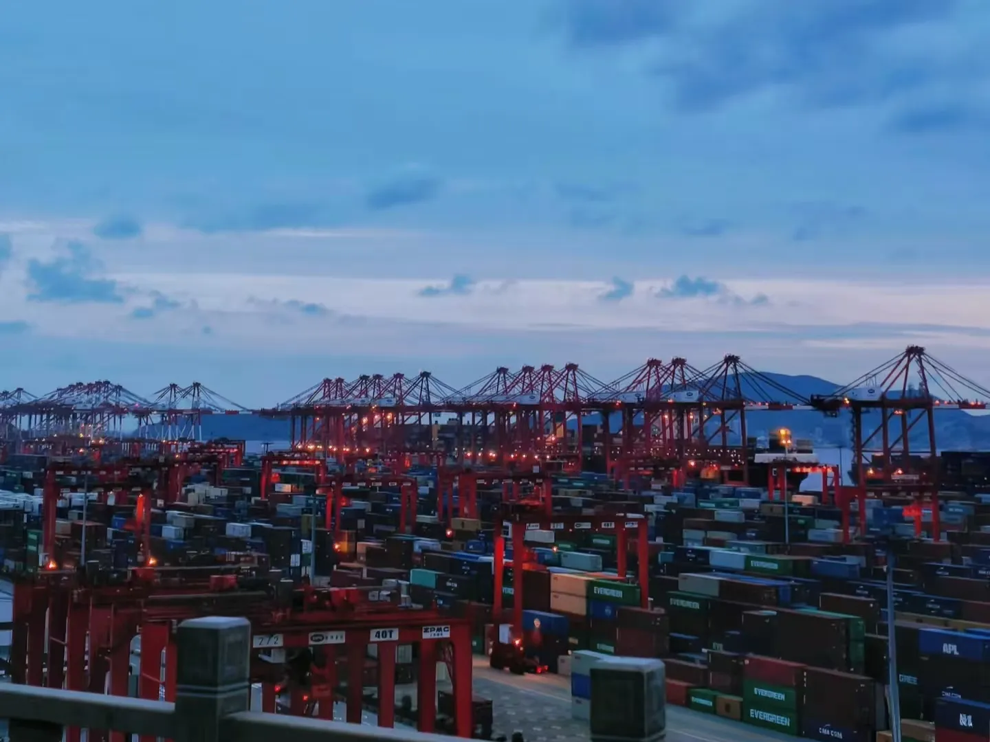 Jumlah nilai perdagangan import dan eksport China mencecah 41.21 trilion yuan.